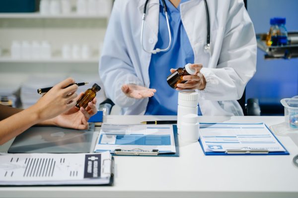 Meeting team of doctor and medical staff Consultation about the Meeting team of doctor and medical staff Consultation about the treatment of heart disease, pneumonia, gastrointestinal and stomach diseases. and osteoporosis at hospital